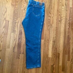 These are 50x32 Lee regular fit.